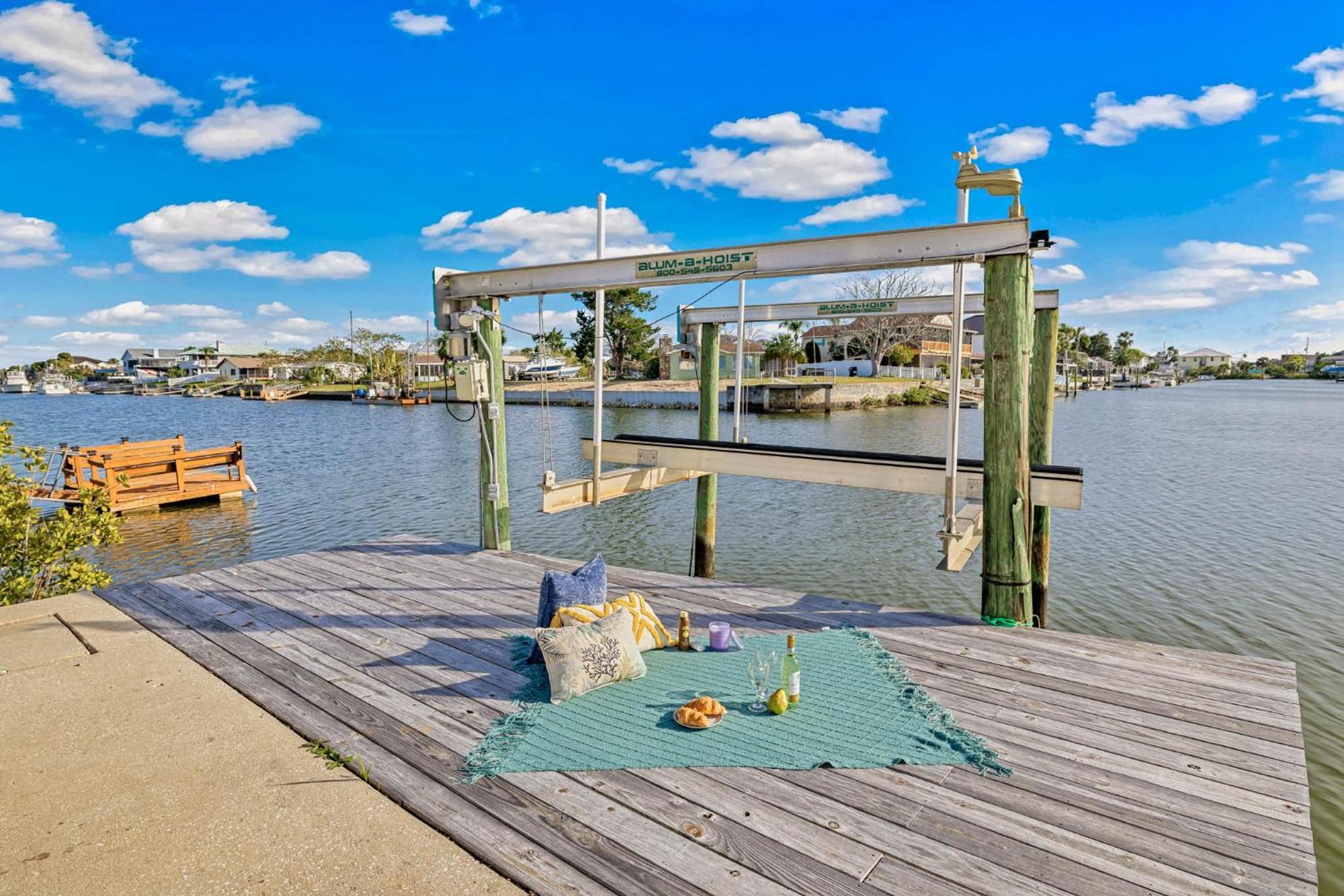 5 Bed3Bath Waterfront Pool Home With Full Gym, Office, And Heated Pool! Hernando Beach 외부 사진