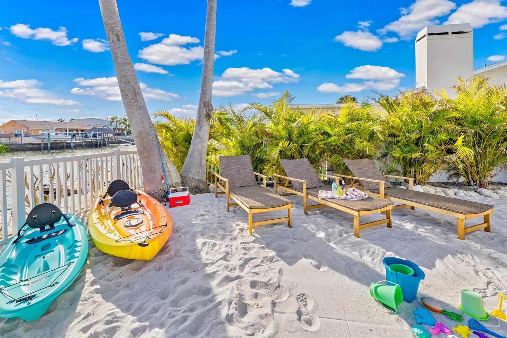 5 Bed3Bath Waterfront Pool Home With Full Gym, Office, And Heated Pool! Hernando Beach 외부 사진